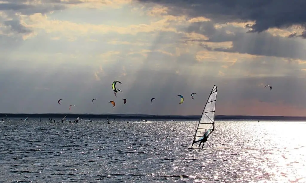 windsurfing easier than kitesurfing