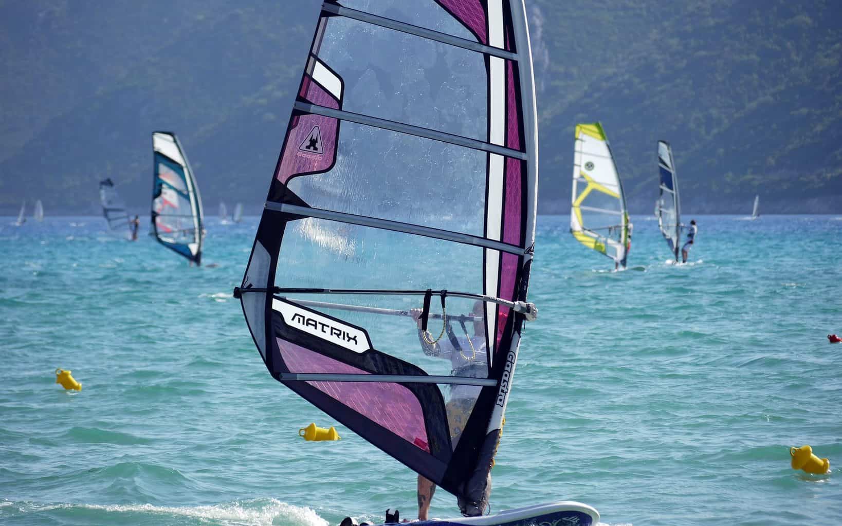 How to Choose the Right Windsurfing Sail Size (With Chart)