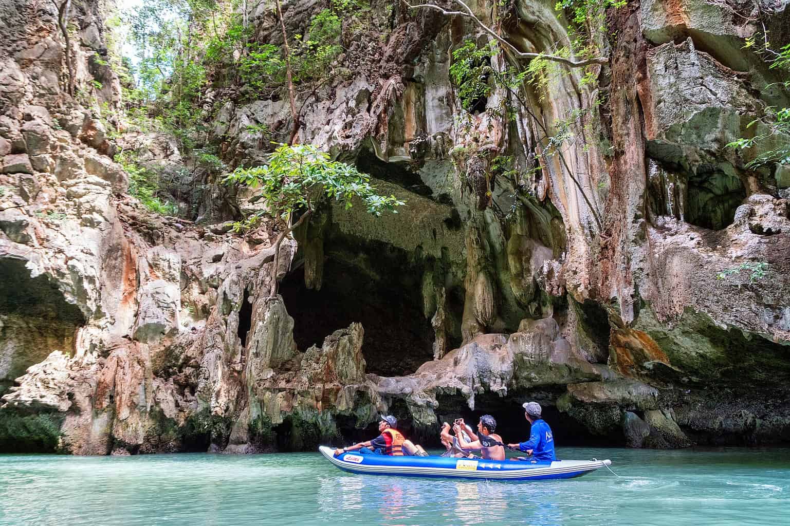 How to Enjoy Kayaking (13 Practical Tips)