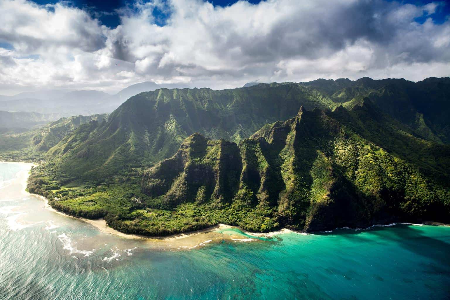 Is Scuba Diving Better in Maui or Kauai? (+Their 5 Best Spots)