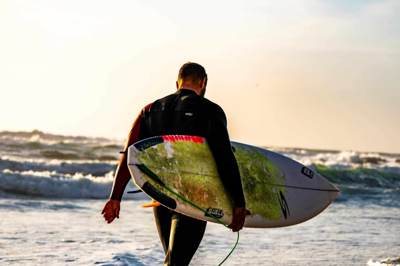 How Much Should I Wax My Surfboard? (+3 Wax Alternatives)