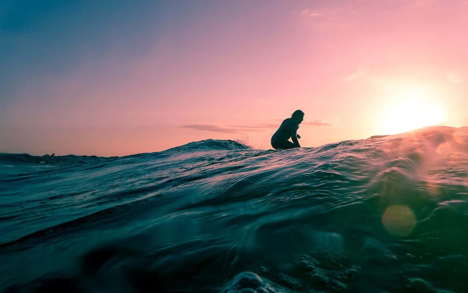 Do Surfers Wear Goggles? Why Most Don't (+5 Pros & 8 Cons)