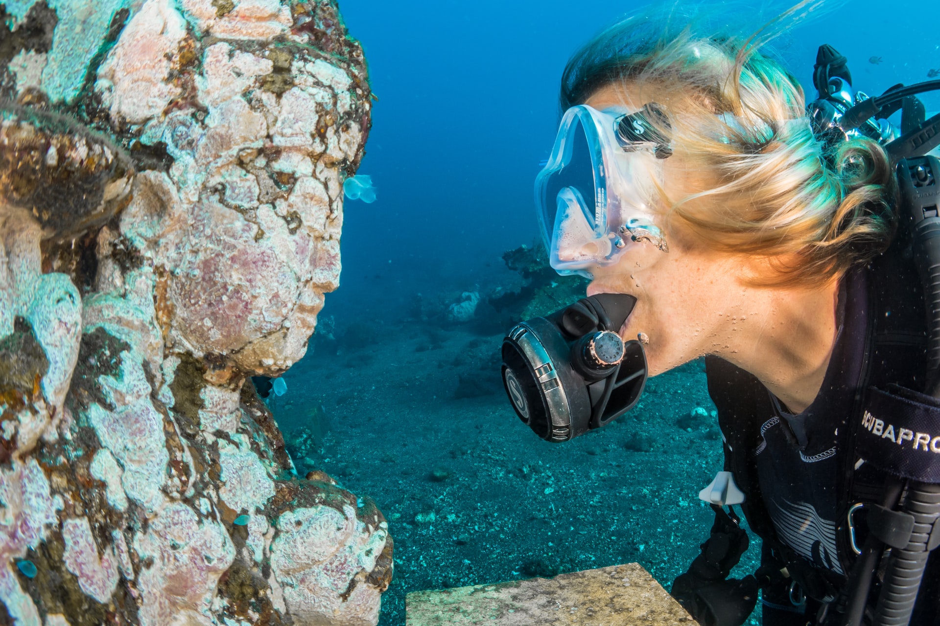 Can You Talk While Scuba Diving