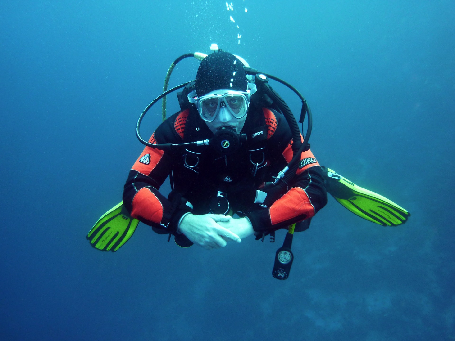 Can’t Sleep After Scuba Diving? (Possible Reasons & Helpful Tips)