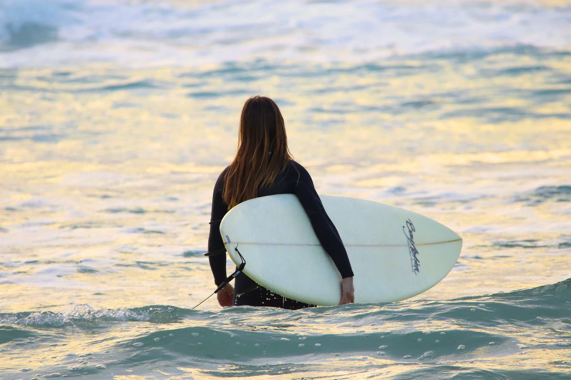 Do Surfers Hate Beginners? 14 Things to Avoid (to Not Be Hated)