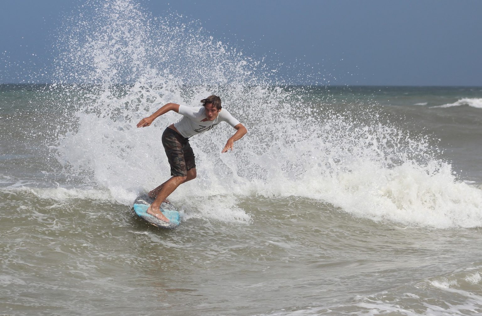 Surfing vs Skimboarding 6 Big Differences (& 4 Similarities)