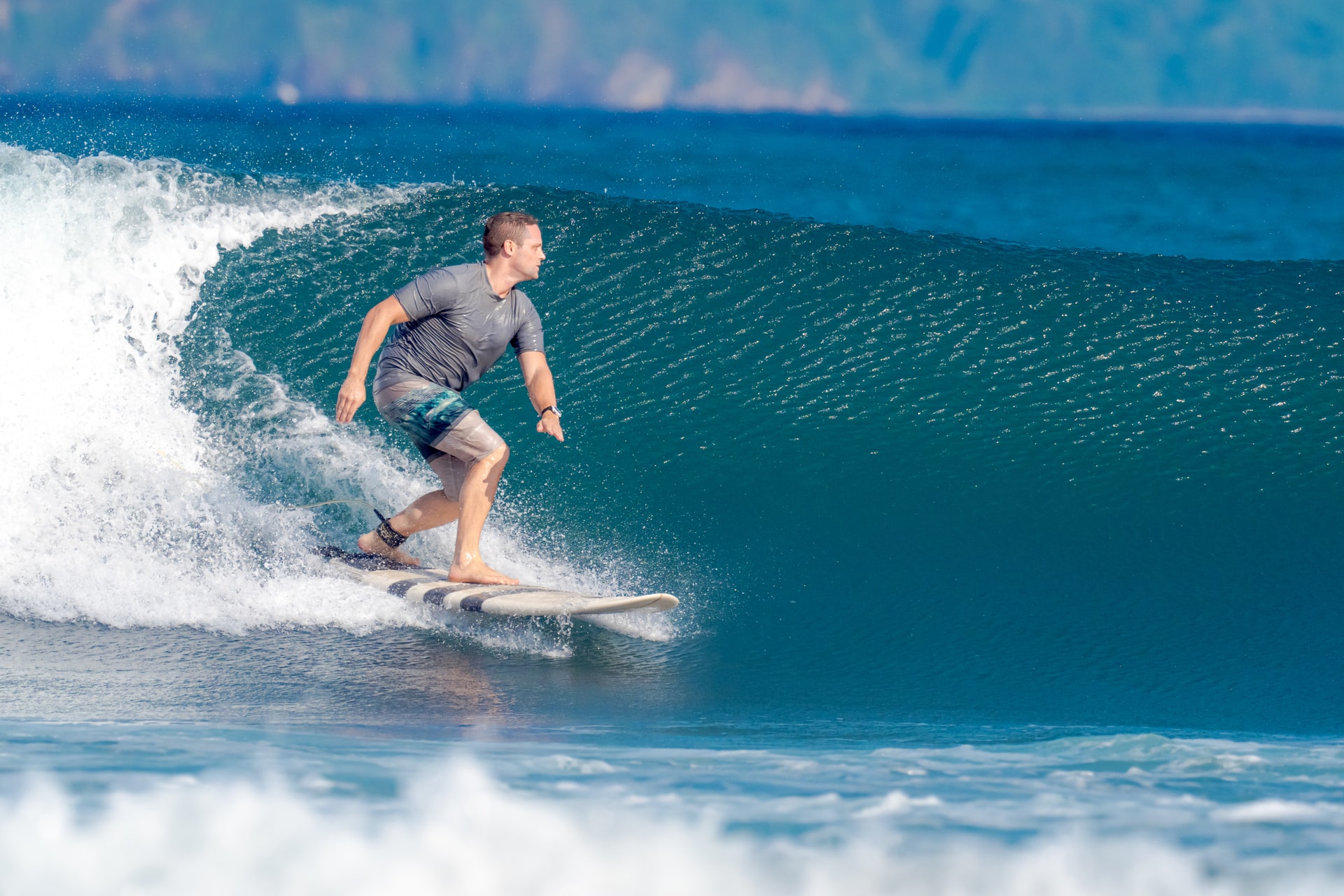 11 Practical Tips for Tall Surfers (+ Benefits & Downsides)