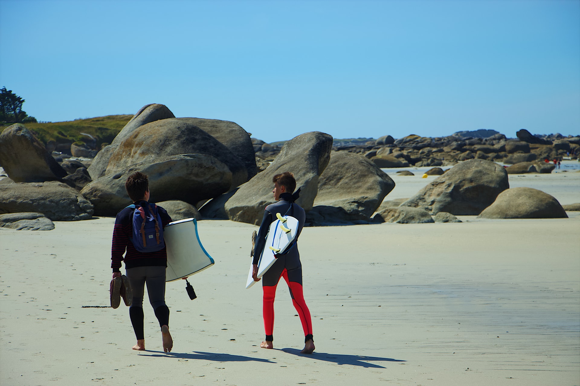 Do Surfers Hate Bodyboarders? Myths & Facts (+How to Get Along)