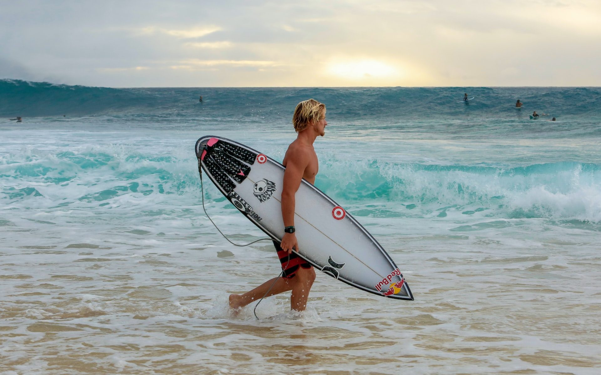 Do Surfers Have Bad Skin? Here Are the Facts (+Practical Tips)