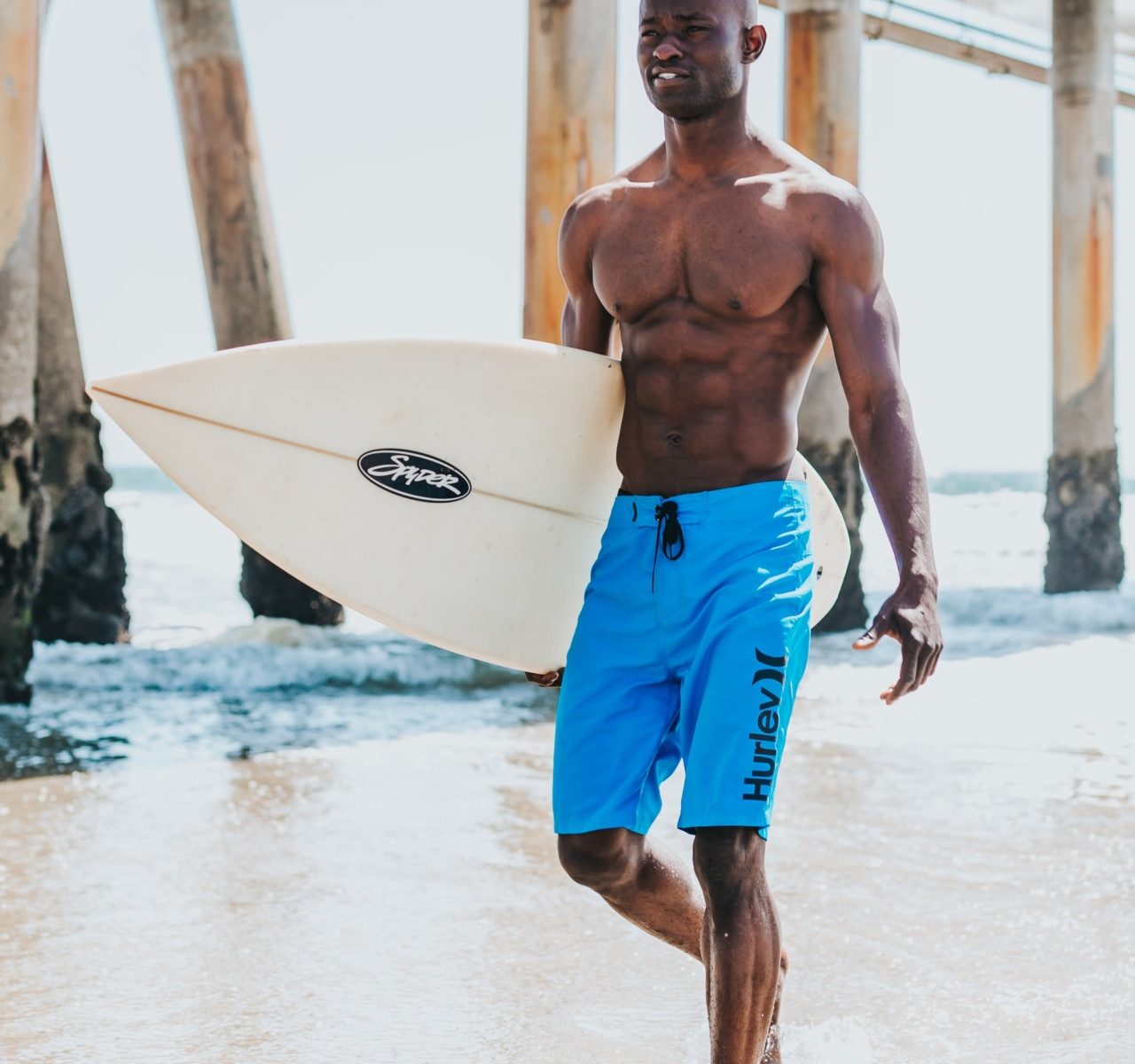 Surfing vs Skimboarding 6 Big Differences (& 4 Similarities)