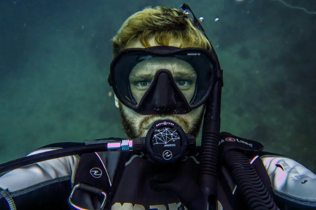 What Does Scuba Diving Feel Like? (What Beginners Can Expect)