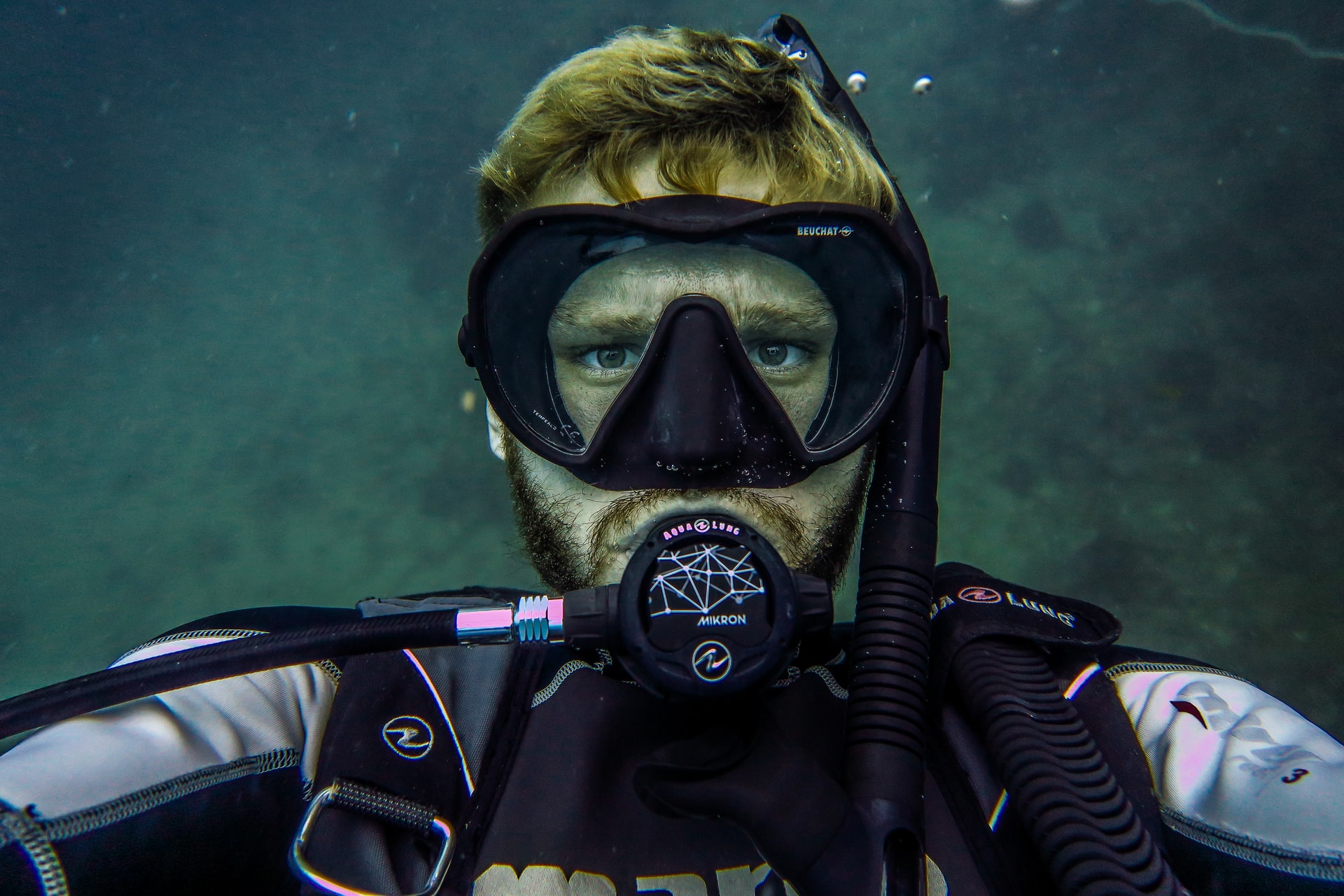 Should I Shave Before Scuba Diving? Crucial Facts (+9 Helpful Tips)
