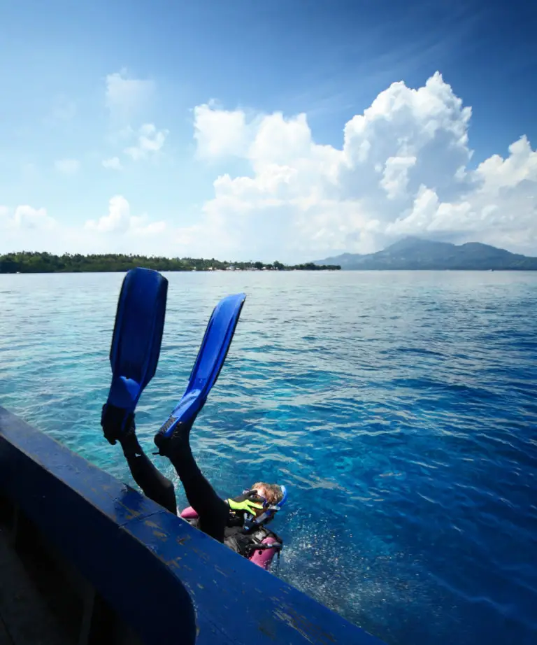 How Long Can Scuba Divers Stay Underwater? (+9 Limiting Factors)