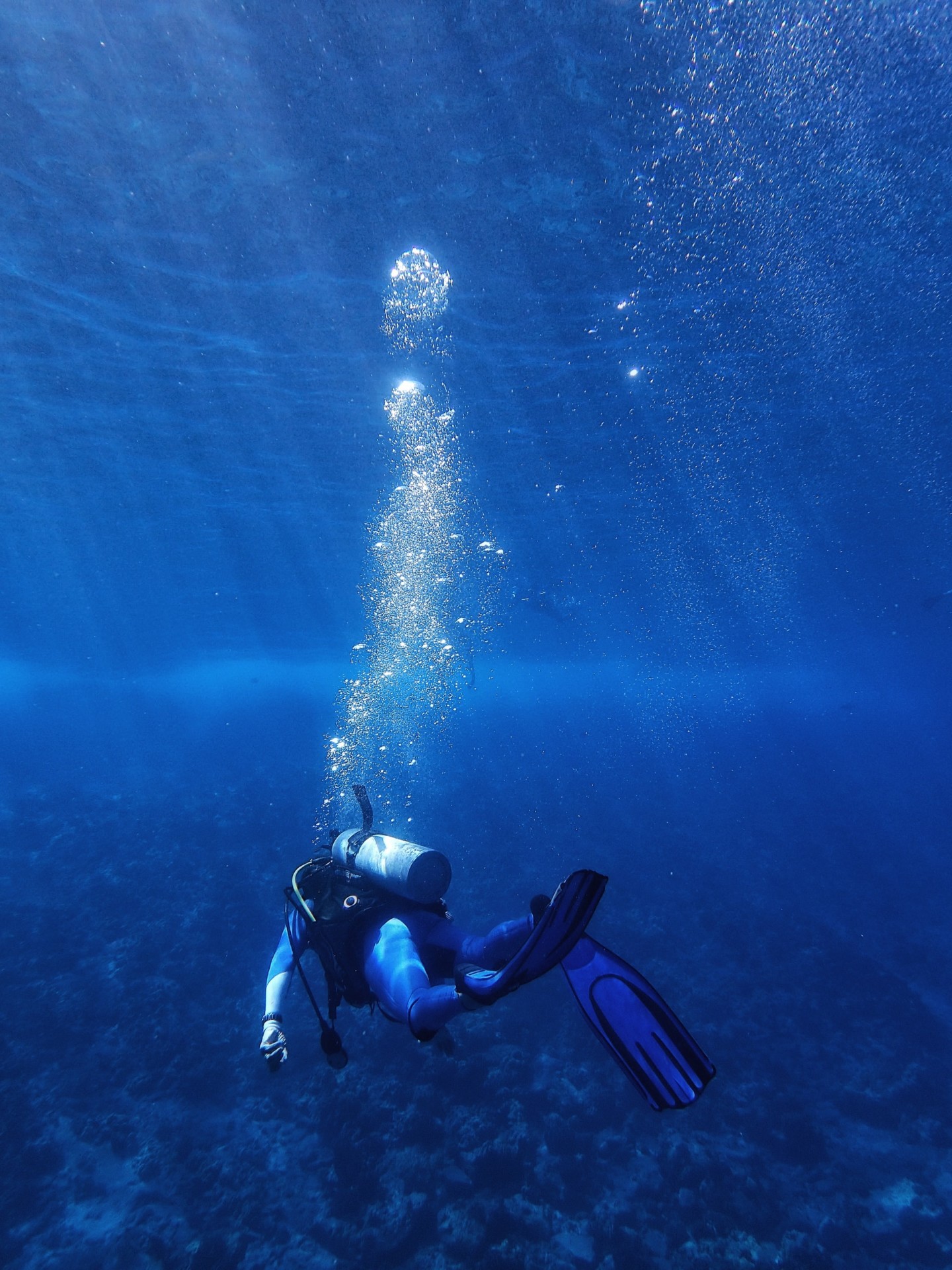 Why Do Scuba Divers Use More Air at Depth? (+4 Practical Tips)