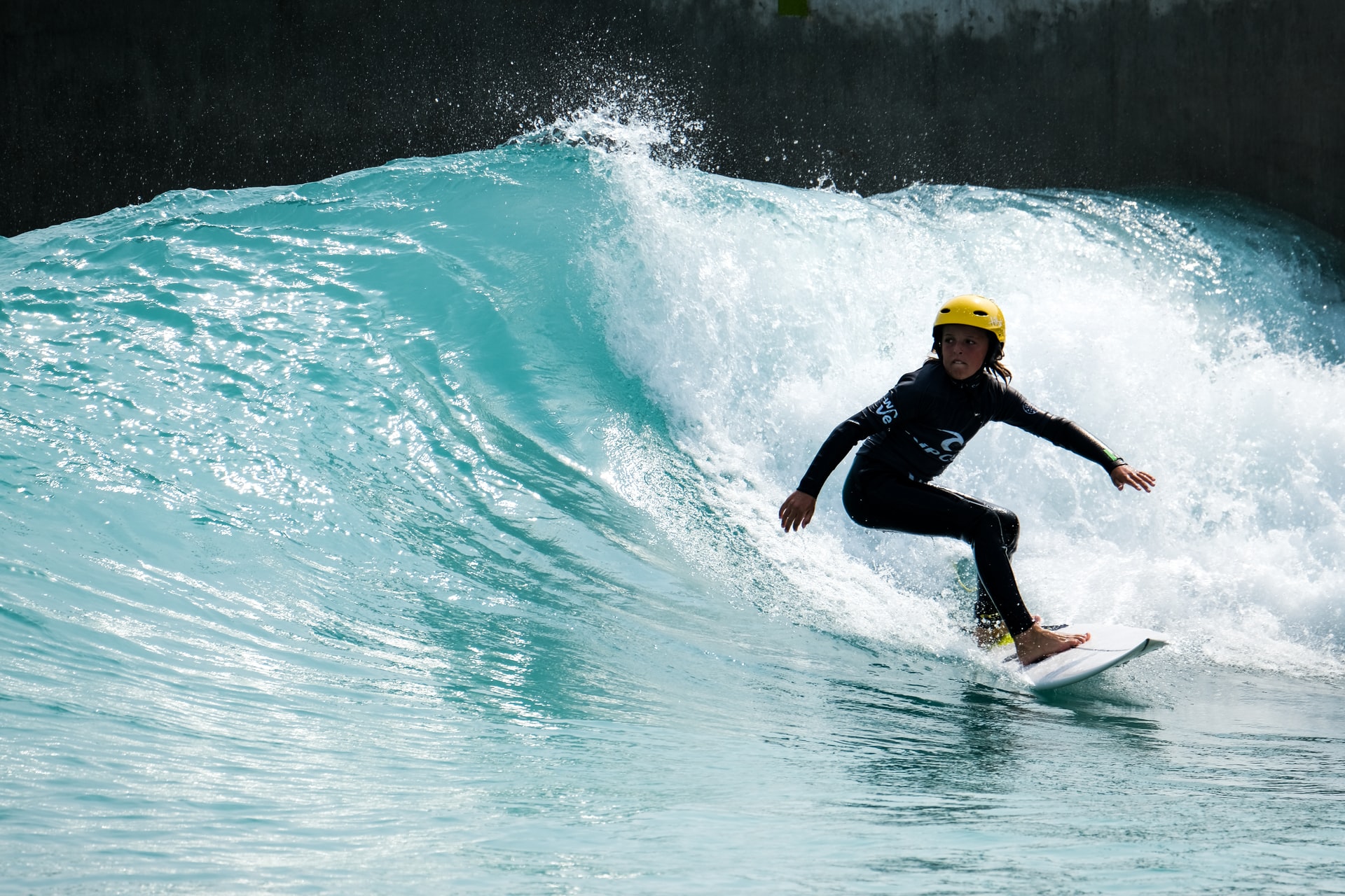 Do Surfers Wear Helmets